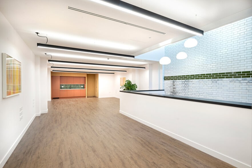 2 Bentinck Mews, London for lease - Interior Photo - Image 3 of 14