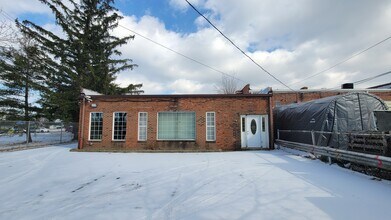 1962 Warrensville Center Rd, Cleveland, OH à louer Photo du bâtiment- Image 2 de 2