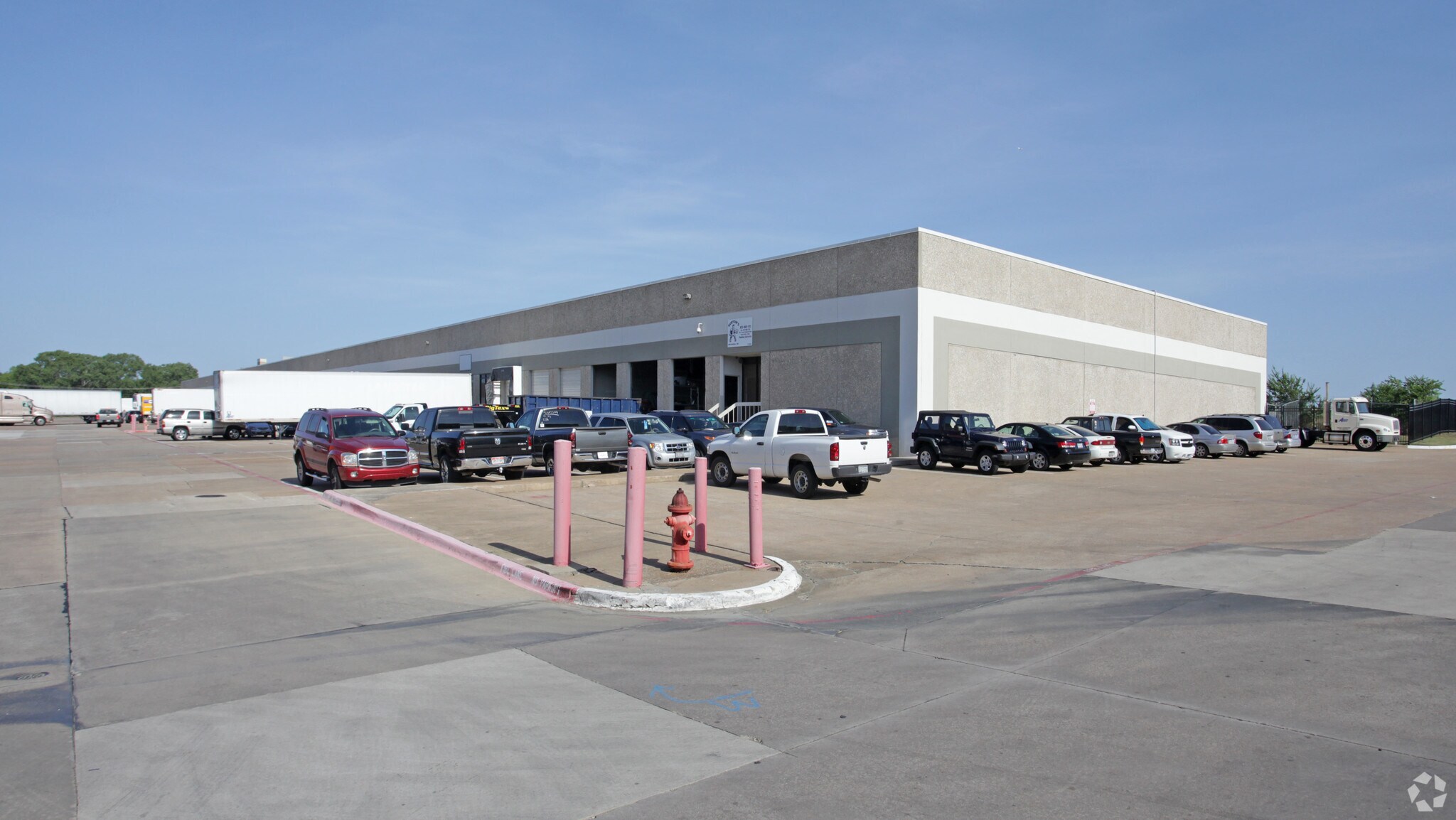 739-831 S Great Southwest Pky, Grand Prairie, TX for lease Building Photo- Image 1 of 3