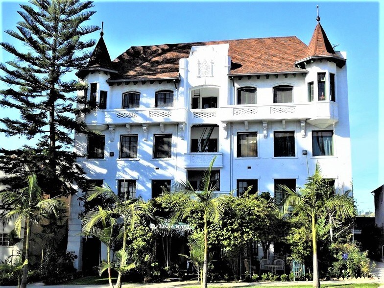 2041 N Vermont Ave, Los Angeles, CA à vendre - Photo du bâtiment - Image 2 de 5