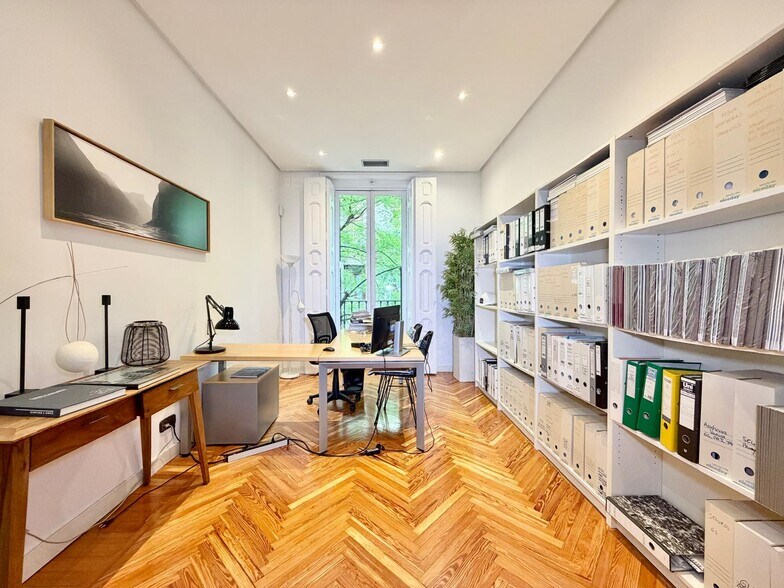 Bureau dans Madrid, Madrid à louer - Photo du bâtiment - Image 2 de 2