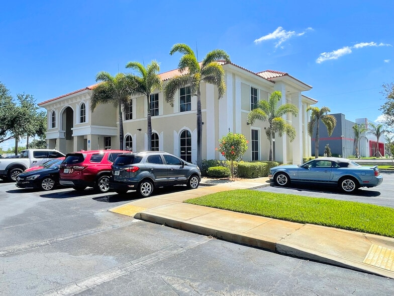 4375 Radio Rd, Naples, FL for lease - Building Photo - Image 3 of 9