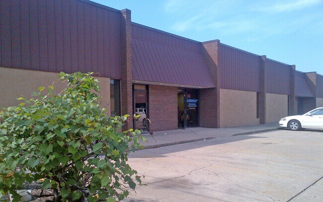 More details for 33800-33812 Groesbeck Hwy, Clinton Township, MI - Multiple Space Uses for Lease