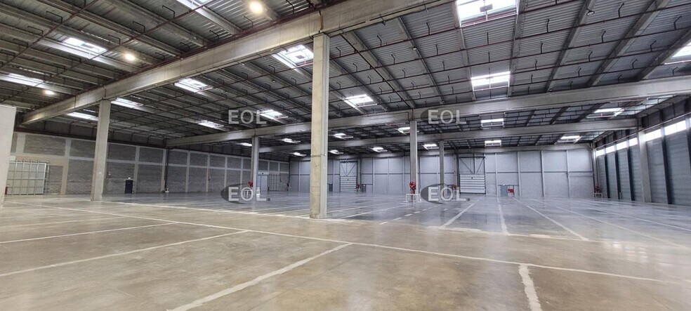 Industrial in Mions for lease - Interior Photo - Image 2 of 6