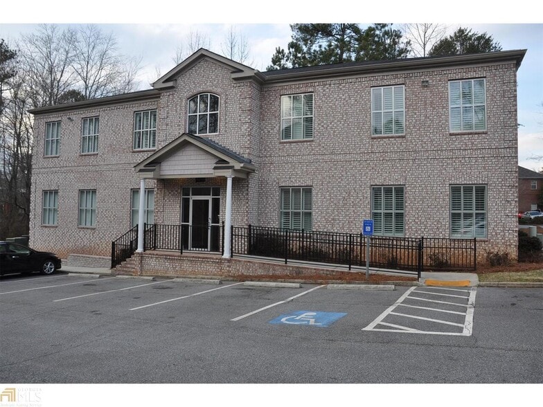 4652 Lawrenceville Hwy, Lilburn, GA for sale - Building Photo - Image 1 of 27