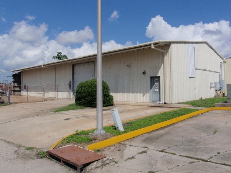 105 Lauren Dr, Belle Chasse, LA for lease - Building Photo - Image 3 of 3