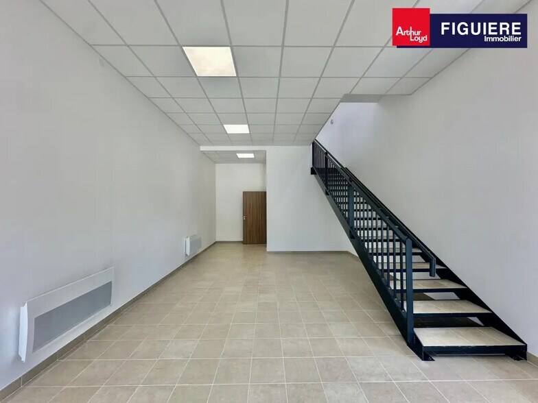 Office in Venelles for lease - Building Photo - Image 2 of 14