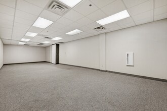 1835 W County Road C, Roseville, MN à louer Photo intérieure- Image 1 de 11