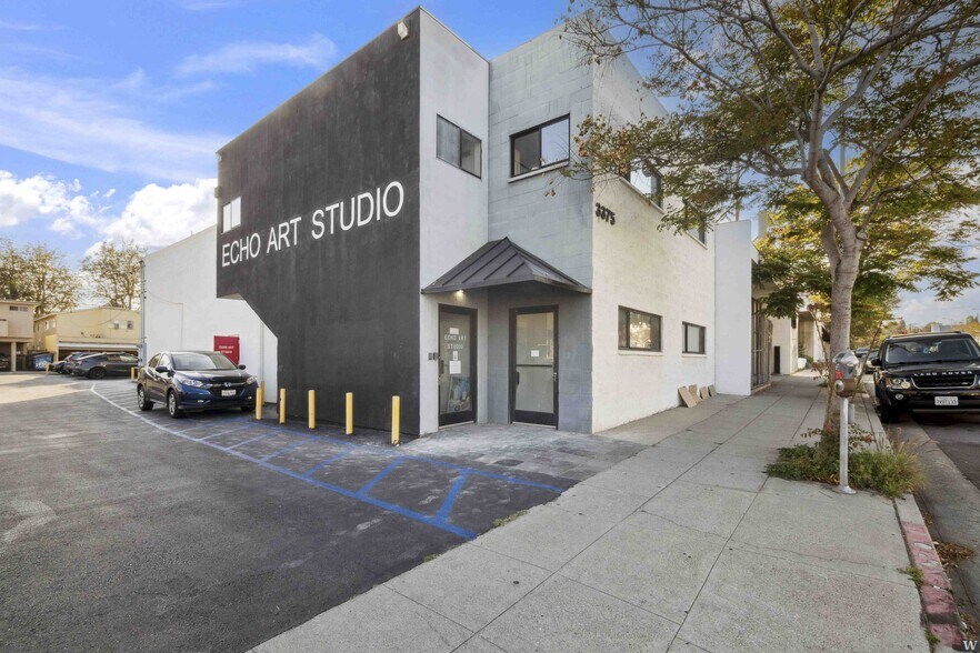 3387 Motor Ave, Los Angeles, CA à vendre - Photo du bâtiment - Image 2 de 14