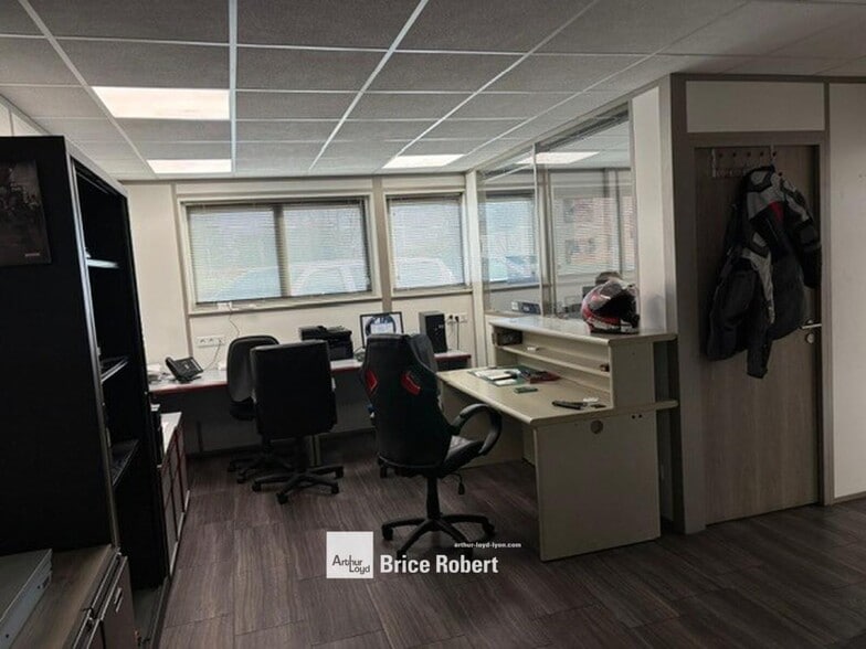 Flex in Miribel for sale - Building Photo - Image 3 of 7