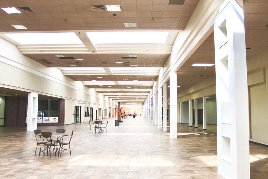 5600 Brainerd Rd, Chattanooga, TN à louer - Photo intérieure - Image 3 de 6