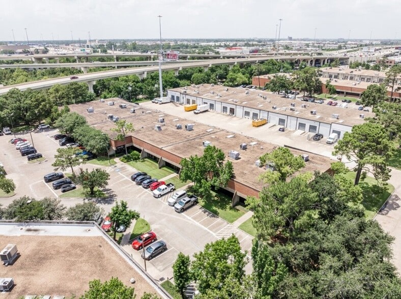 6925 Portwest Dr, Houston, TX for lease - Building Photo - Image 1 of 12