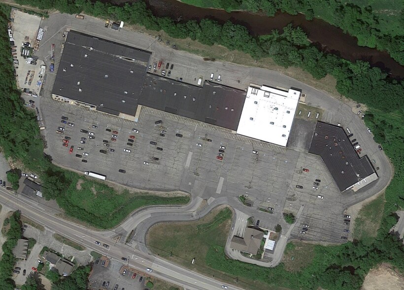 183-191 Elm St, Milford, NH à louer - Photo du bâtiment - Image 3 de 5