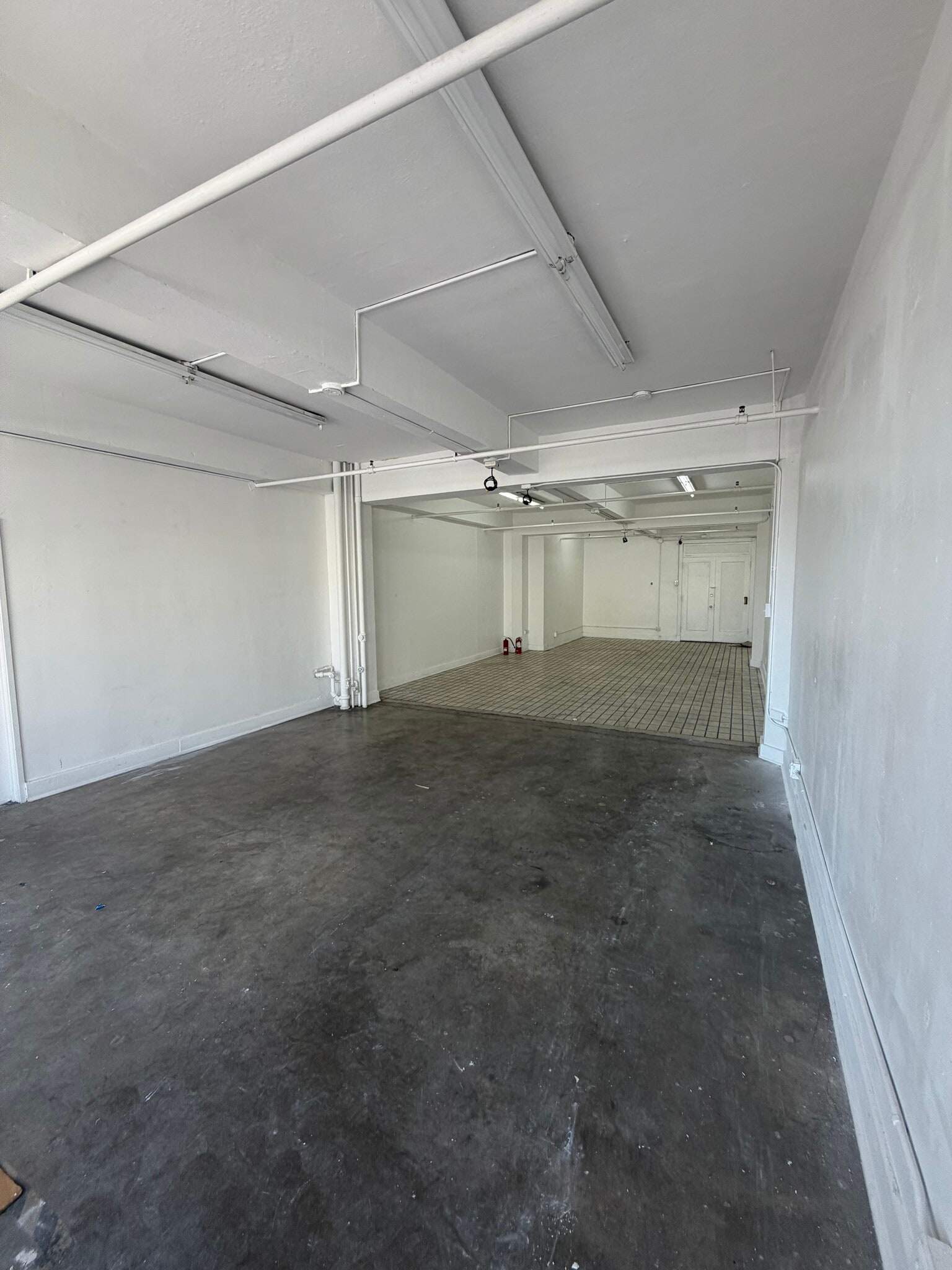 122 E 7th St, Los Angeles, CA for lease Interior Photo- Image 1 of 2