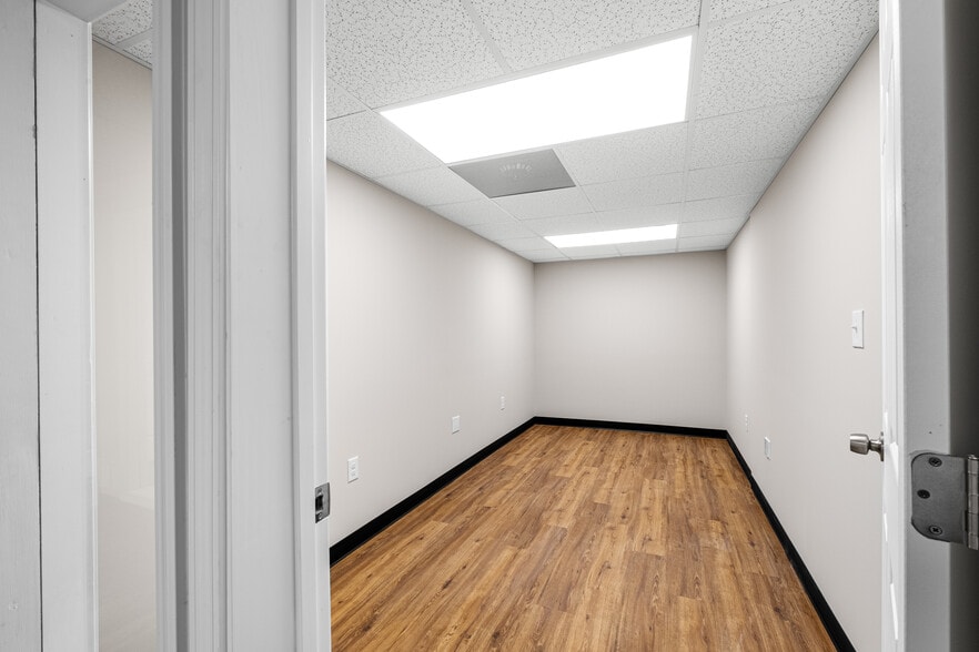 2615 Sandy Plains Rd, Marietta, GA for sale - Building Photo - Image 3 of 36