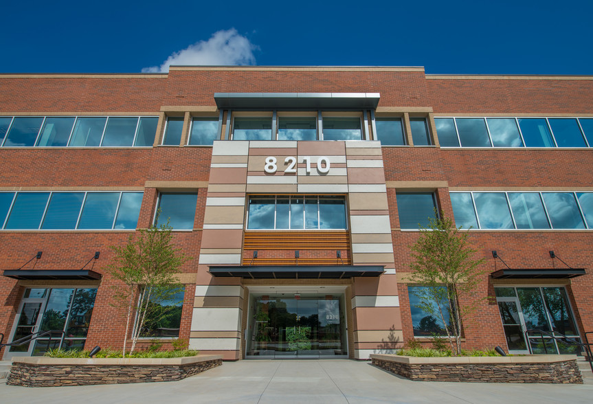 8210 University Executive Park Dr, Charlotte, NC for lease - Primary Photo - Image 1 of 12