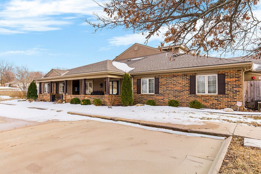 105 E Amity St, Louisburg, KS for sale - Building Photo - Image 2 of 3