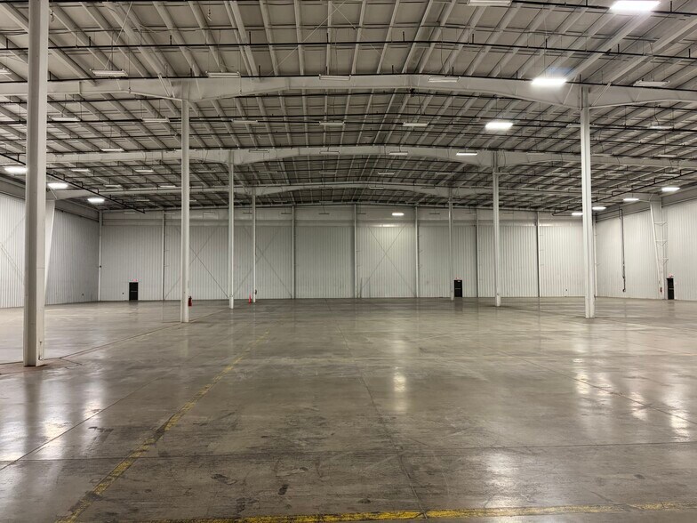 200 Center St, McKeesport, PA for lease - Interior Photo - Image 3 of 8