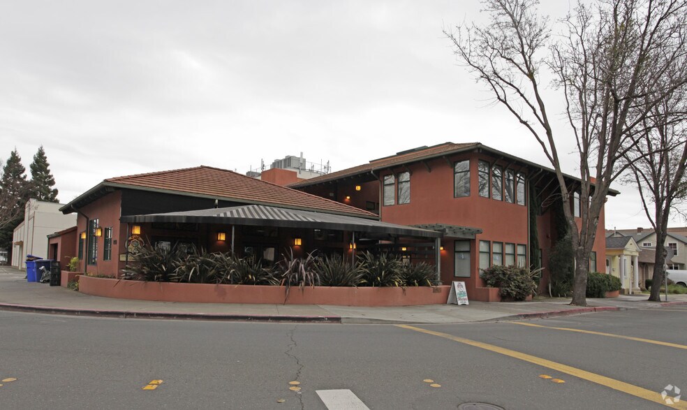 1339 Pearl St, Napa, CA à louer - Photo principale - Image 2 de 10