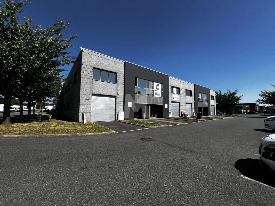 Flex in Lieusaint for lease Building Photo- Image 1 of 11