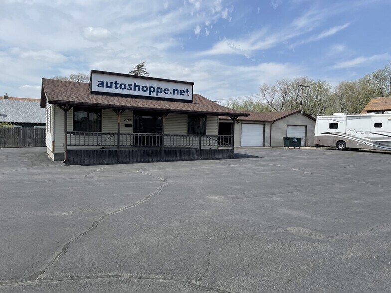 404 W 1st Ave, Mitchell, SD à vendre - Photo principale - Image 2 de 31