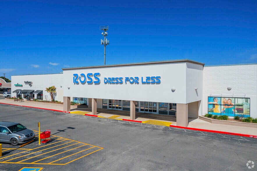 2325-2399 NW Military Hwy, San Antonio, TX à louer - Photo du bâtiment - Image 1 de 5