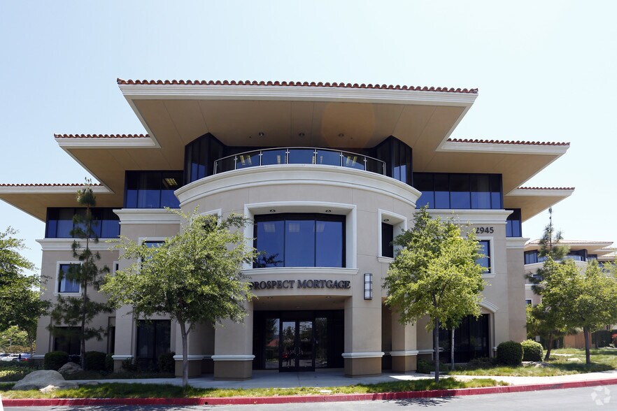 2945 Townsgate Rd, Westlake Village, CA à louer - Photo du bâtiment - Image 1 de 12