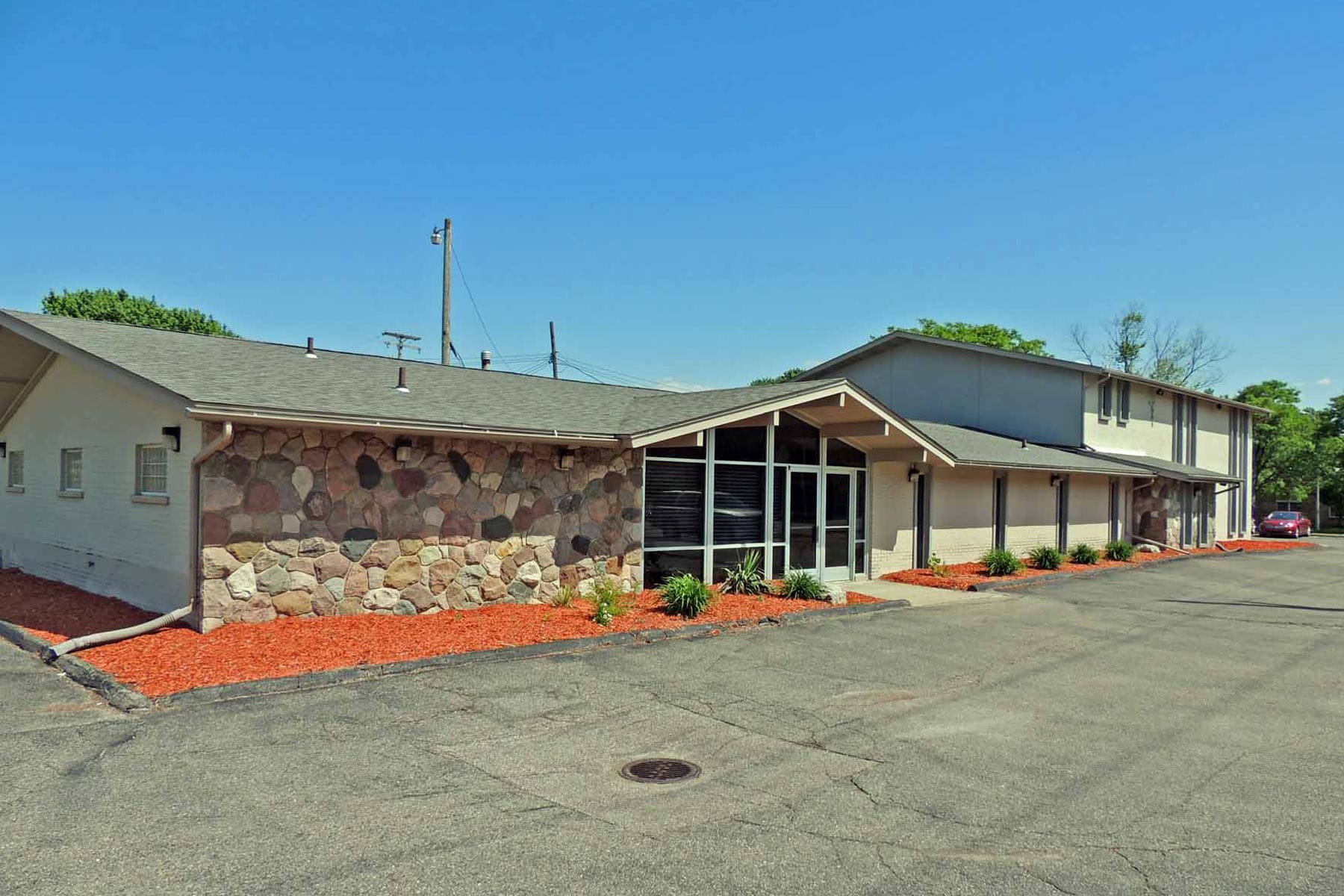 9216 Middlebelt Rd, Livonia, MI for lease Primary Photo- Image 1 of 8