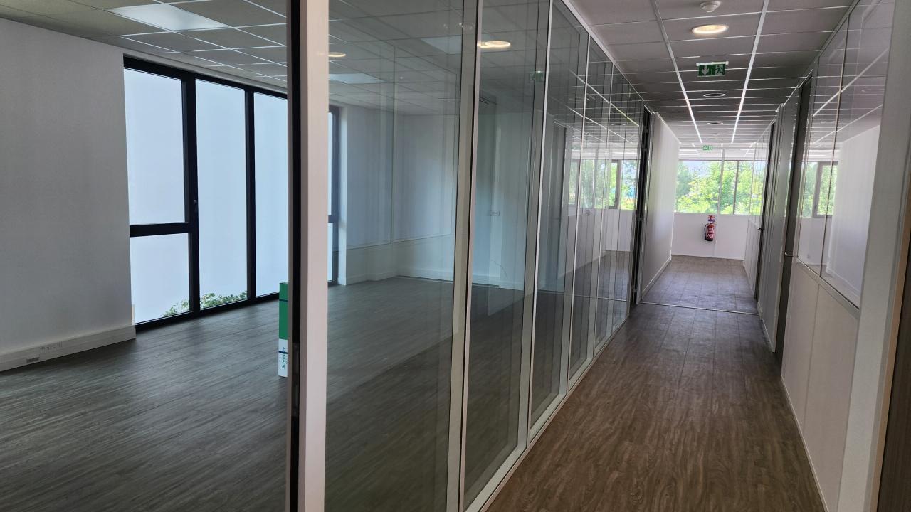 Office in Croissy-Beaubourg for lease Interior Photo- Image 1 of 7