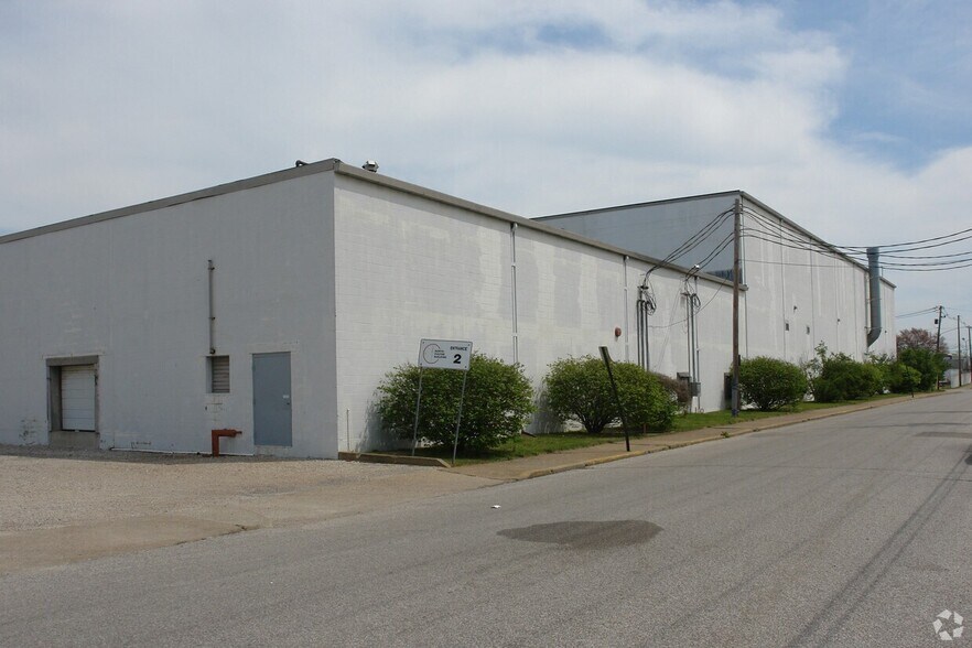 1031 W Tennessee St, Evansville, IN à louer - Photo du bâtiment - Image 1 de 1