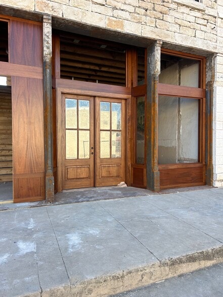 118 College st, Stephenville, TX for lease - Building Photo - Image 2 of 5