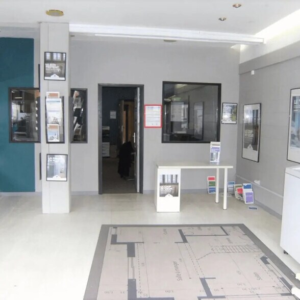 8 Rue Des Teinturiers, Dreux for sale - Interior Photo - Image 1 of 2