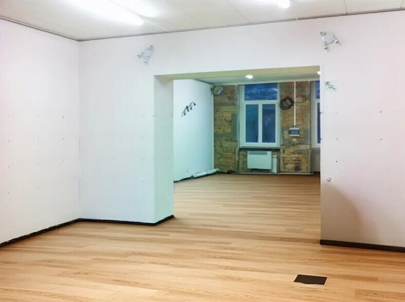 Retail in Lyon for lease - Building Photo - Image 3 of 6