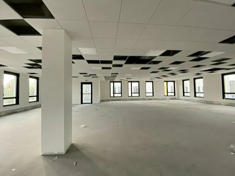 Office in Rillieux-La-Pape for lease - Interior Photo - Image 3 of 13