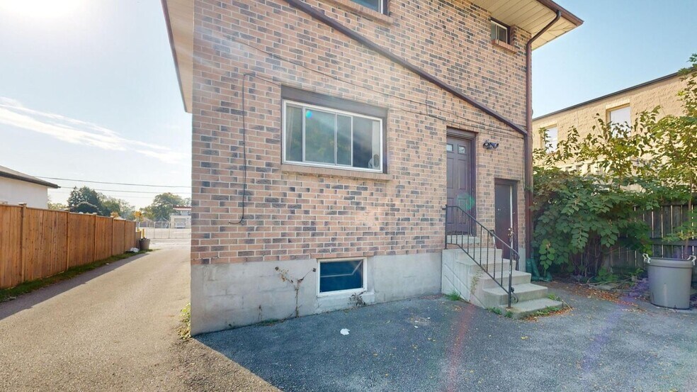 184 Simcoe St, London, ON à vendre - Photo du bâtiment - Image 3 de 22