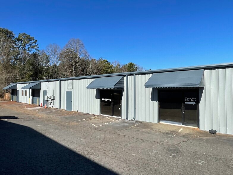 8621 Fairview Rd, Charlotte, NC à louer - Photo du bâtiment - Image 3 de 8