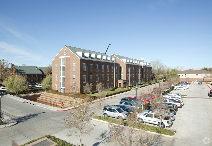 6201 N Classen Blvd, Oklahoma City, OK à louer - Photo du bâtiment - Image 3 de 11
