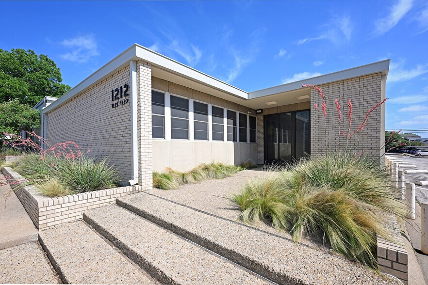 1212 W El Paso St, Fort Worth, TX à vendre - Photo du bâtiment - Image 1 de 4