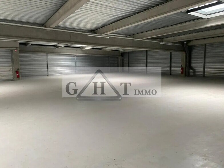 Industrial in Créteil for lease - Interior Photo - Image 1 of 6