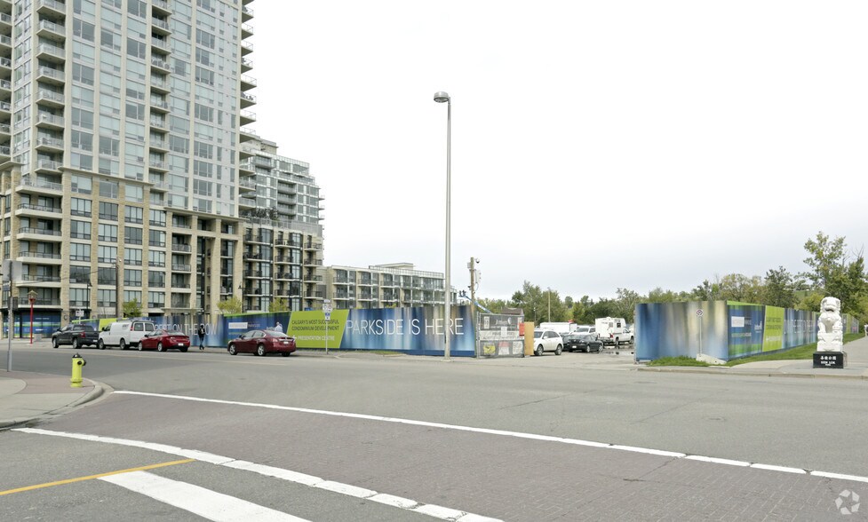 216 Riverfront Av SW, Calgary, AB à louer - Photo du bâtiment - Image 1 de 2