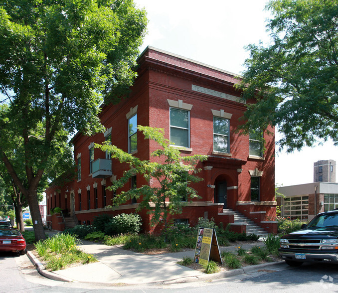 201 6th St SE, Minneapolis, MN à louer - Photo principale - Image 1 de 20