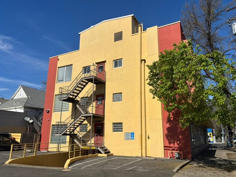 2530 J St, Sacramento, CA à louer - Photo du bâtiment - Image 3 de 11