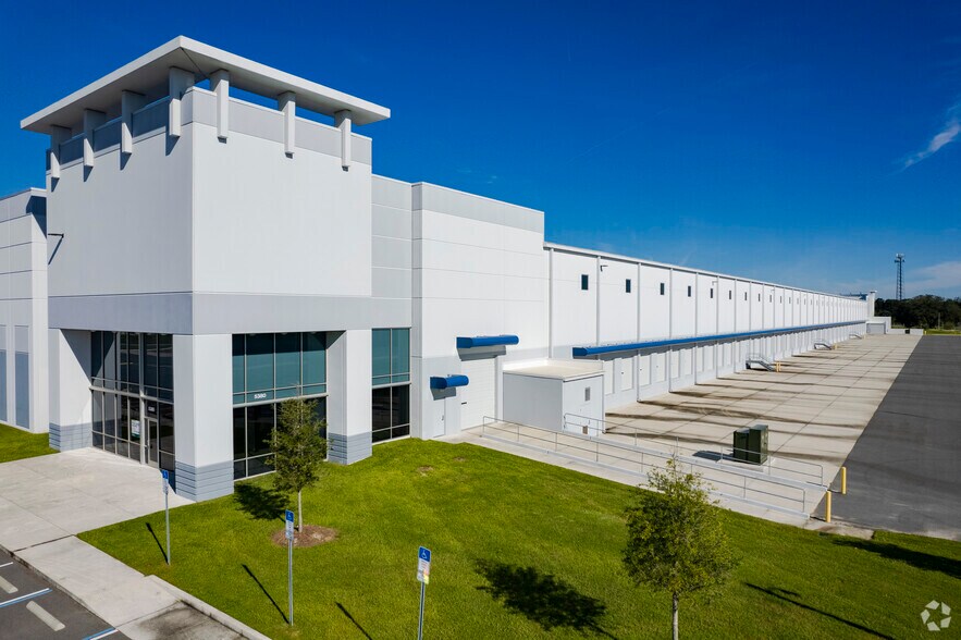 5300 Allen K Breed Hwy, Lakeland, FL à louer - Photo principale - Image 1 de 9