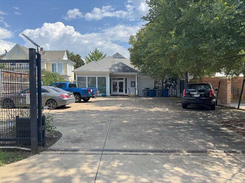 2509 Thomas Ave, Dallas, TX à louer - Photo du bâtiment - Image 3 de 11