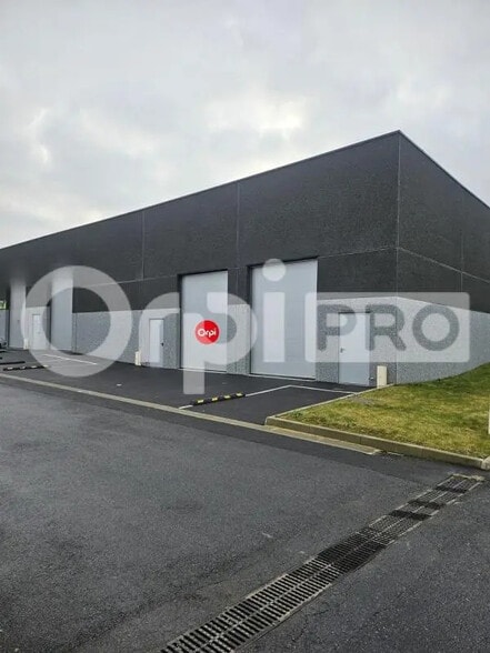 Flex in Reims for lease - Building Photo - Image 1 of 5
