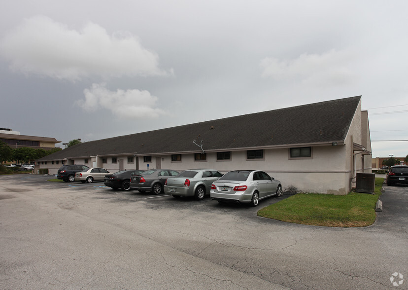 5640-5648 W Atlantic Blvd, Margate, FL for lease - Building Photo - Image 1 of 13