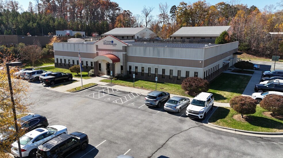 3064 Salem Industrial Dr, Winston-Salem, NC à louer - Photo du bâtiment - Image 3 de 11