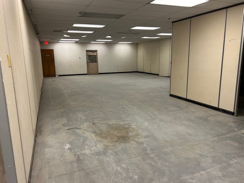 627 S Cottage St, Independence, MO for lease - Interior Photo - Image 3 of 4