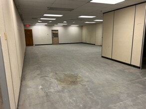 627 S Cottage St, Independence, MO for lease Interior Photo- Image 2 of 3