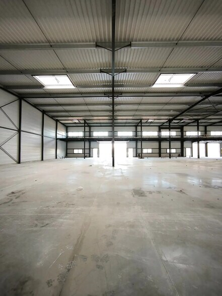 Local d'activités dans Moisselles à vendre - Photo du bâtiment - Image 1 de 4